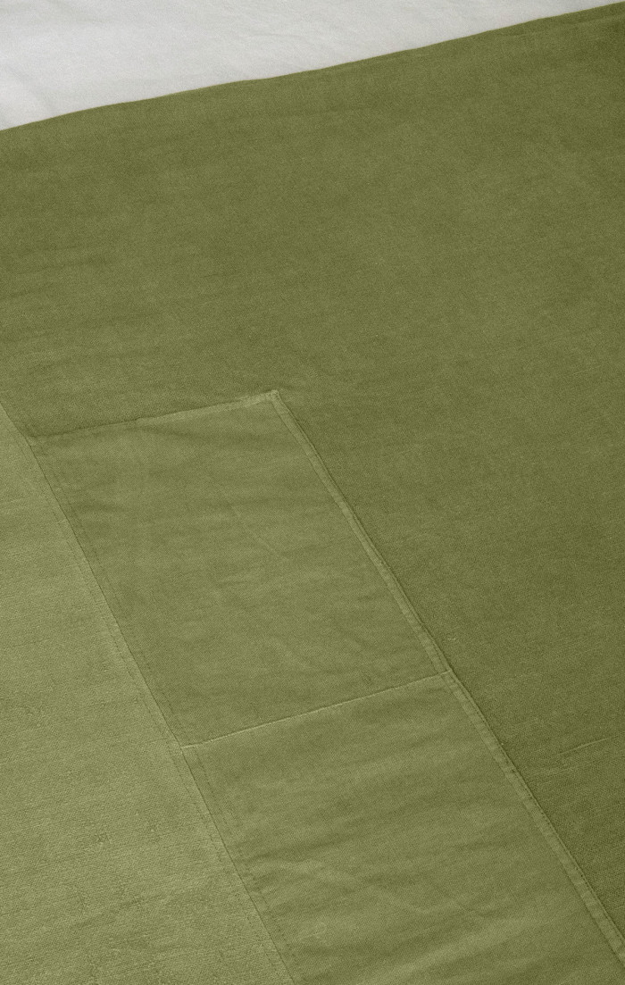 Couvre-lit olive upcyclé en métis