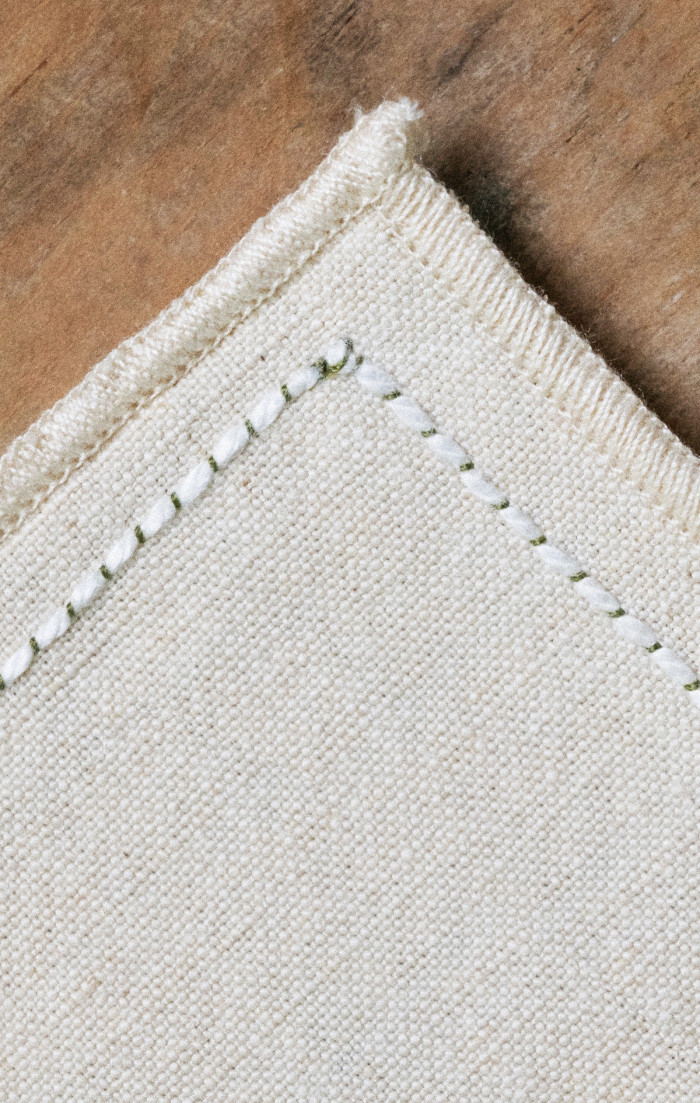 Serviette de table lin uni avec broderie bronze ou olive upcyclé en métis