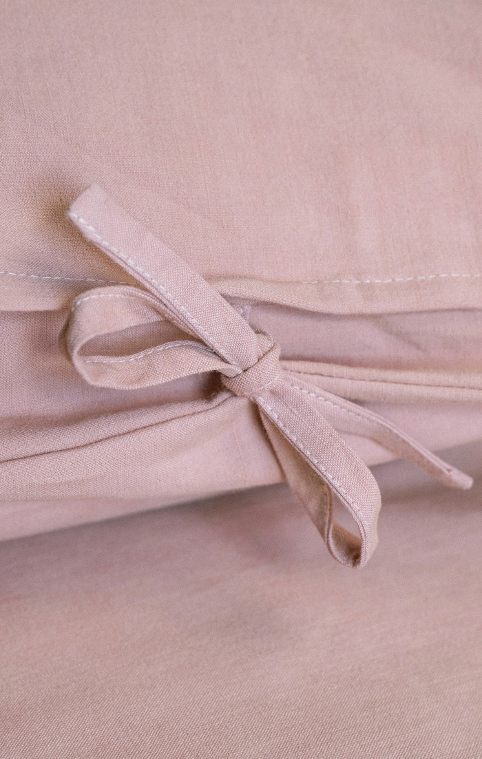 Taie d'oreiller rose upcyclée en métis