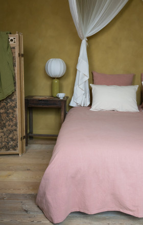 Couvre-lit rose upcyclé en métis