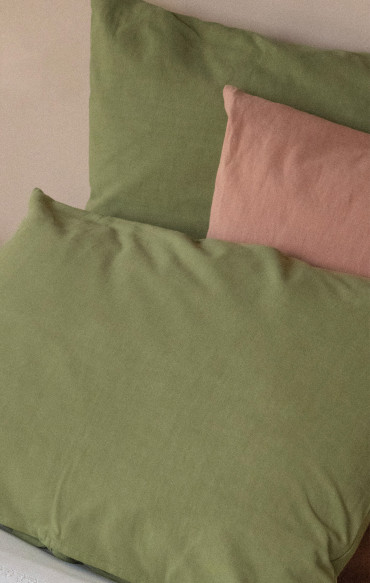 Taie d'oreiller olive upcyclée en métis